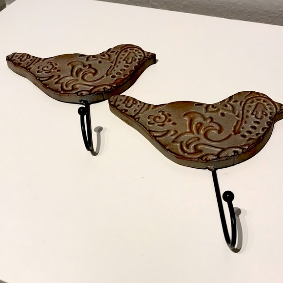 Source Unknown Other - Adorable Bird Cottage-core Hooks Lightweight Chic Bird Hangers FINAL SALE ITEM